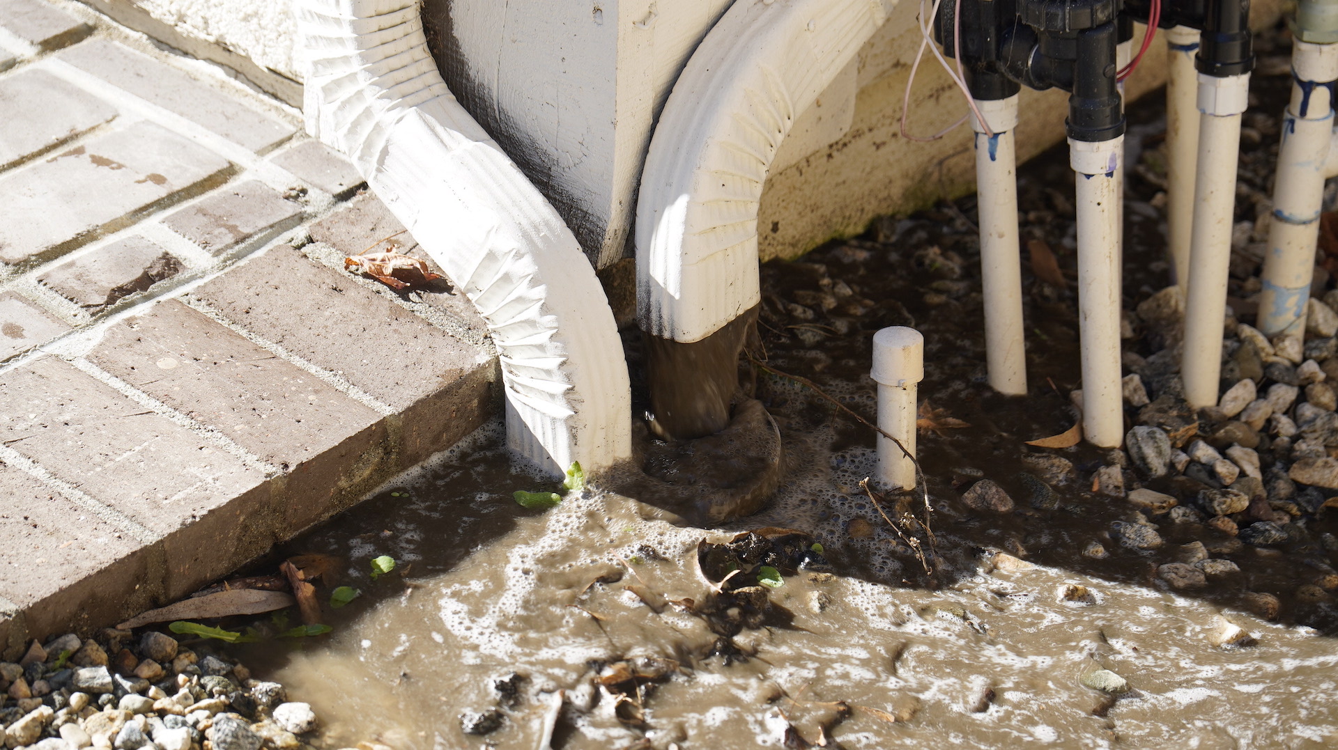 Unclogged Gutter A Recipe for Foundation Disaster